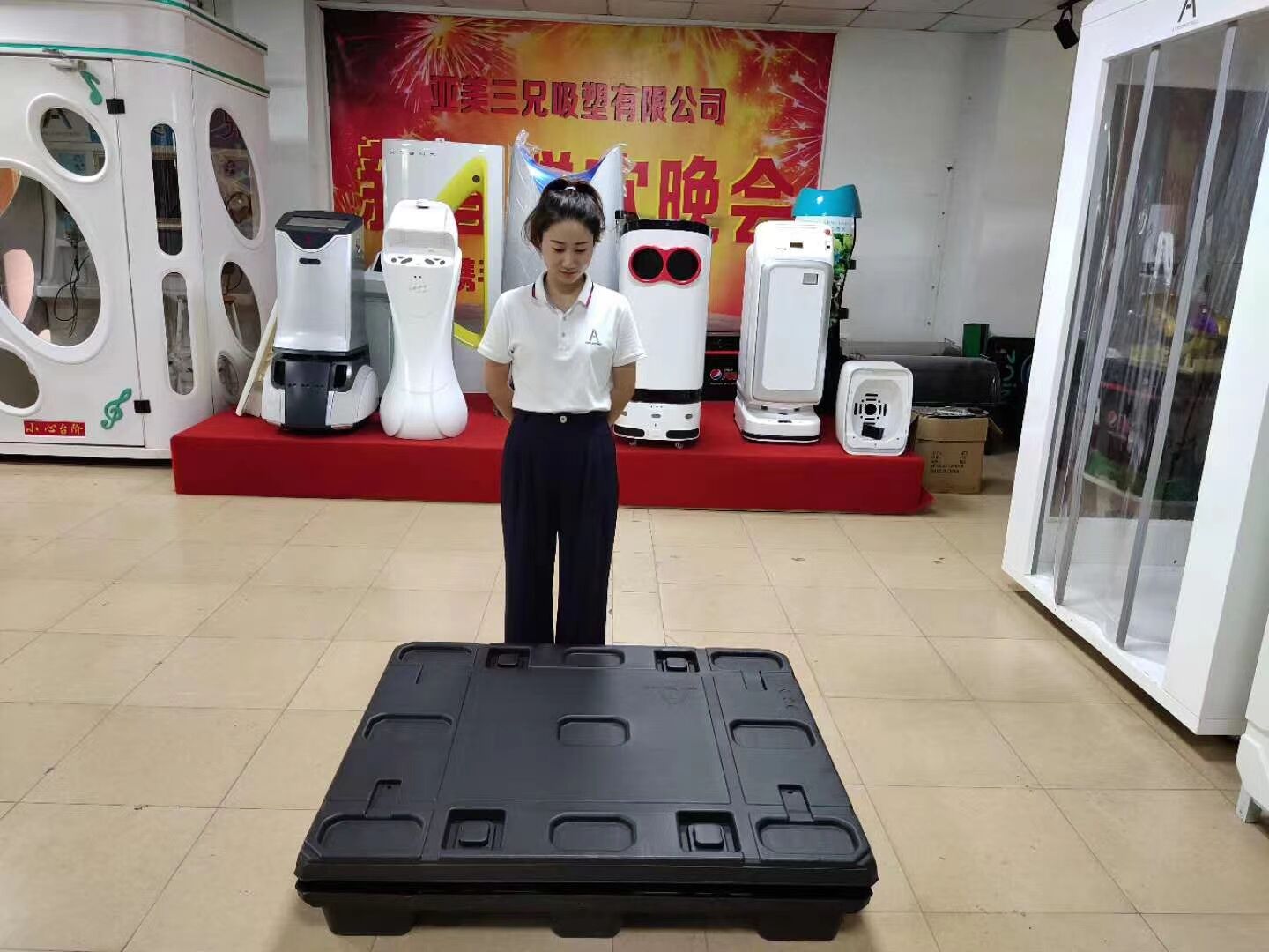 折疊好的圍板箱節省空間便于收儲存